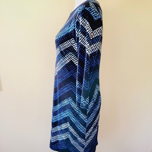 Karen Kane Classic Shift Style Dress - Picture 7 of 9